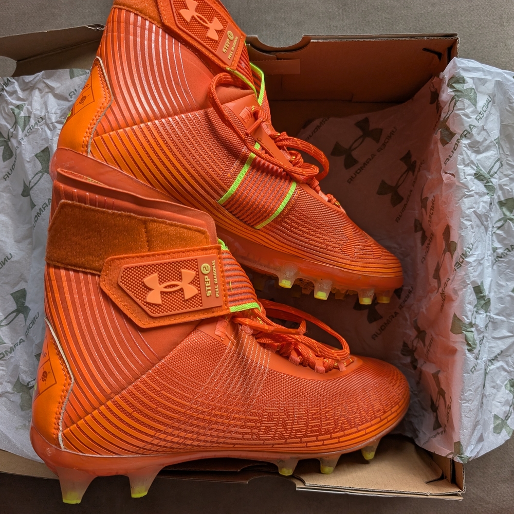 Under Armour Mens Orange Cleats